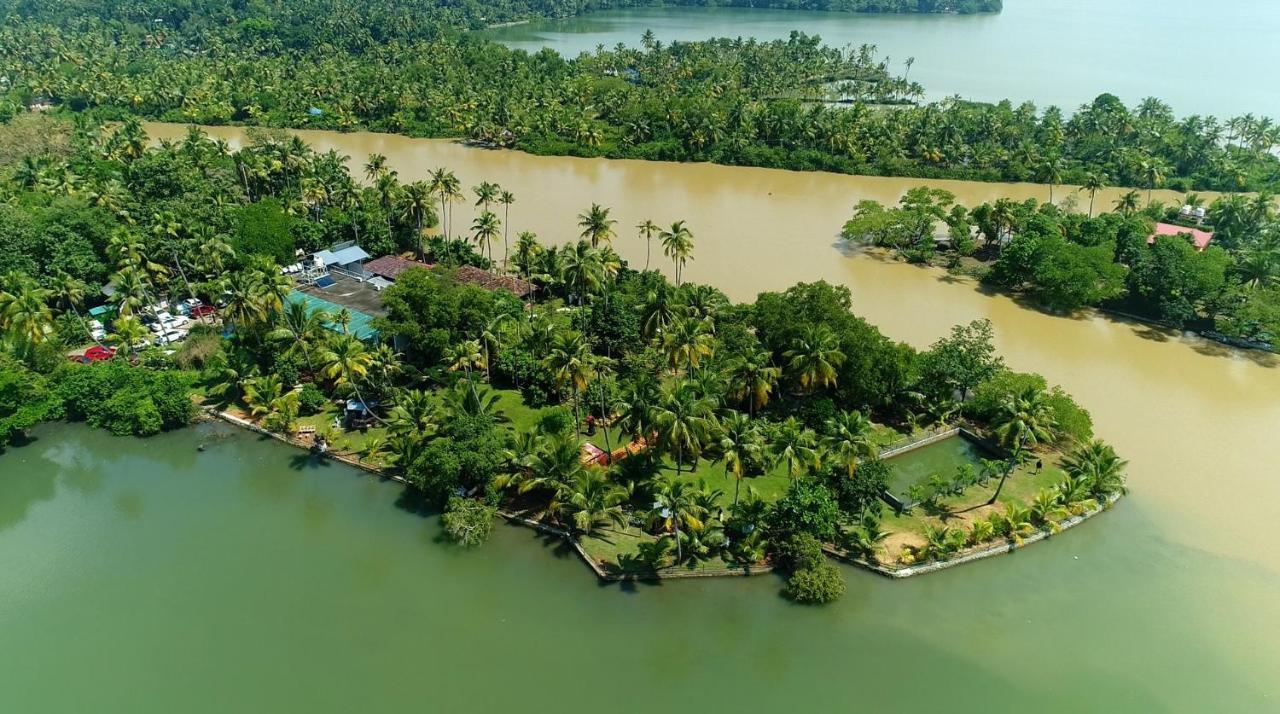 Lake N River Resort Munroe Island Mundrothuruth Extérieur photo