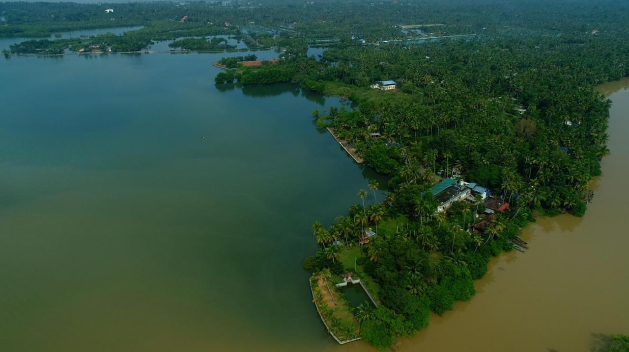 Lake N River Resort Munroe Island Mundrothuruth Extérieur photo