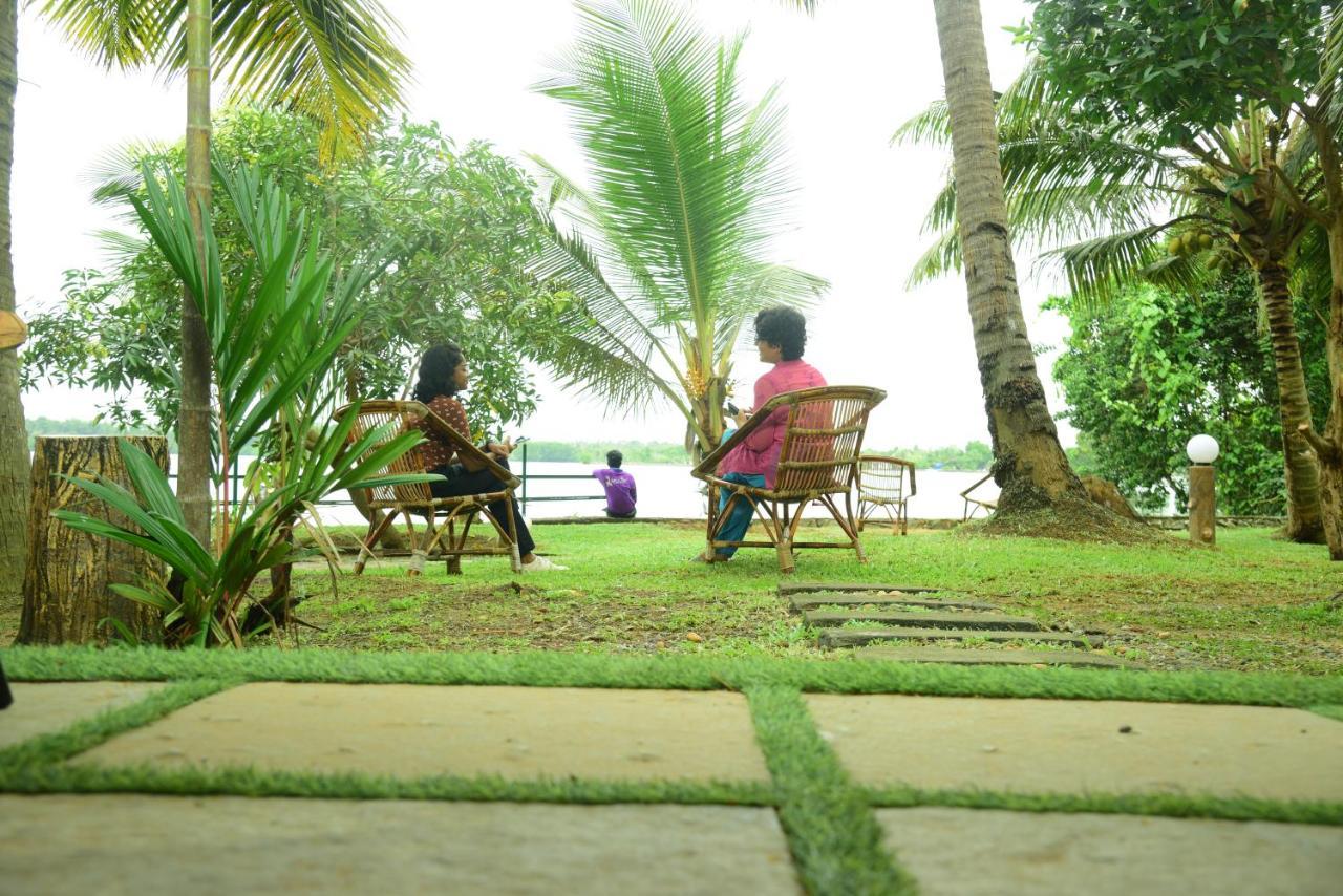 Lake N River Resort Munroe Island Mundrothuruth Extérieur photo