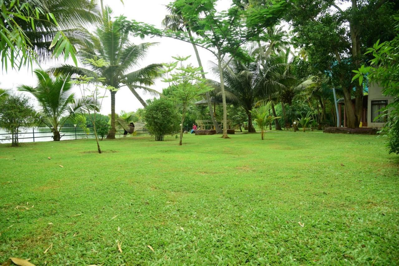 Lake N River Resort Munroe Island Mundrothuruth Extérieur photo