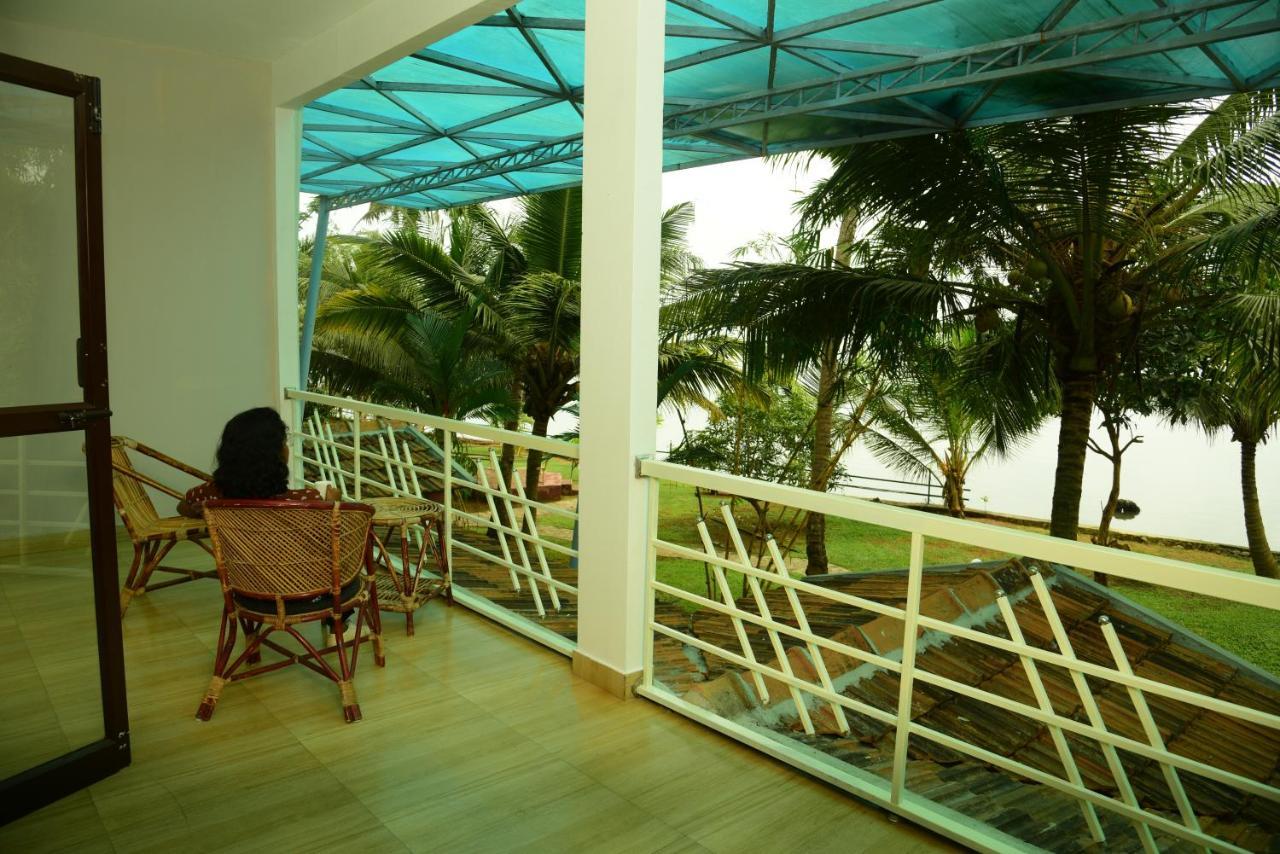 Lake N River Resort Munroe Island Mundrothuruth Extérieur photo