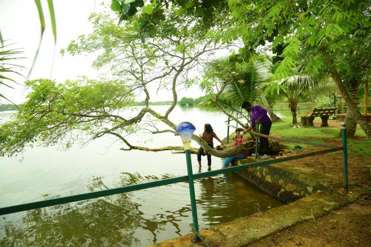 Lake N River Resort Munroe Island Mundrothuruth Extérieur photo