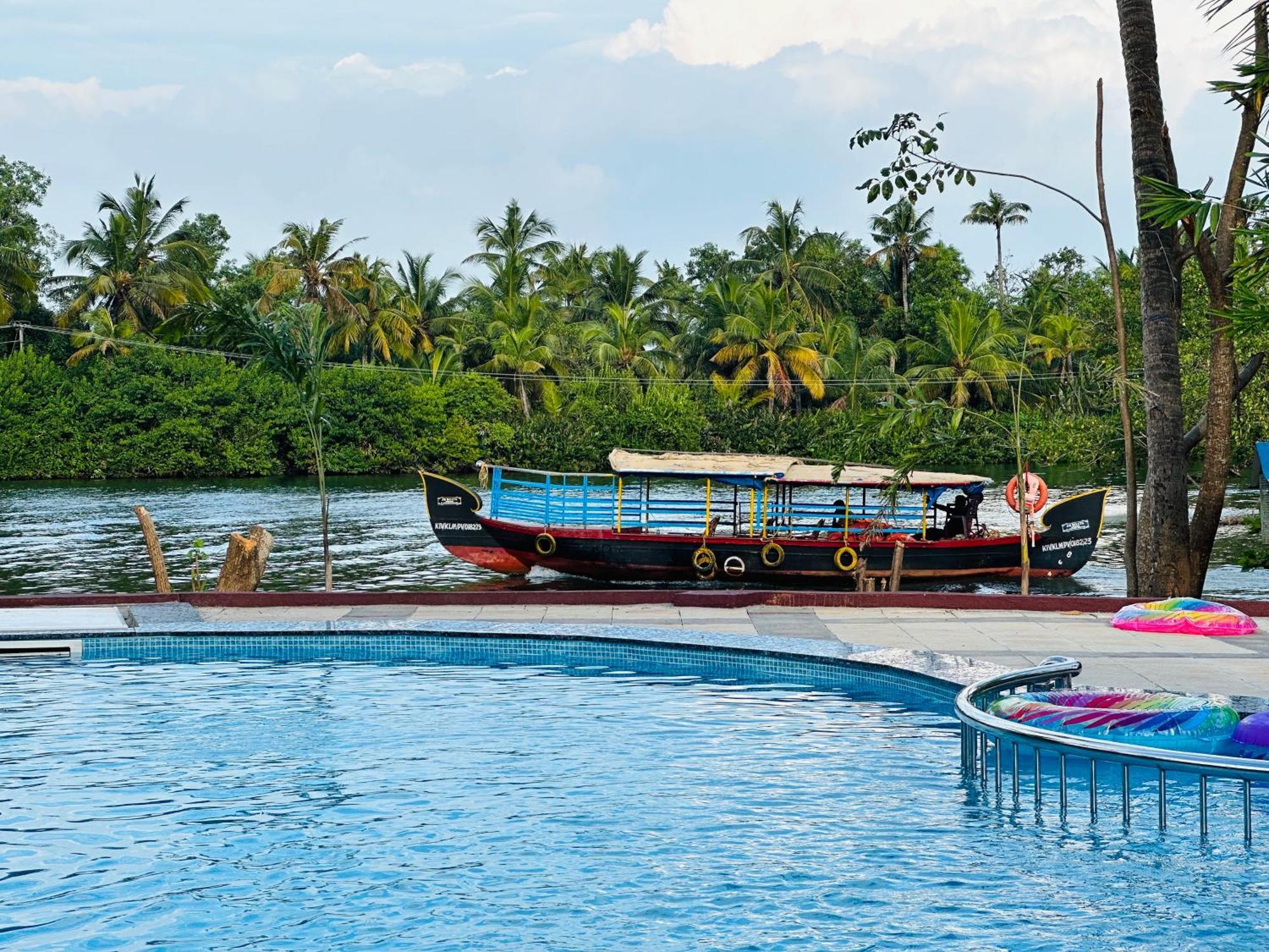 Lake N River Resort Munroe Island Mundrothuruth Extérieur photo