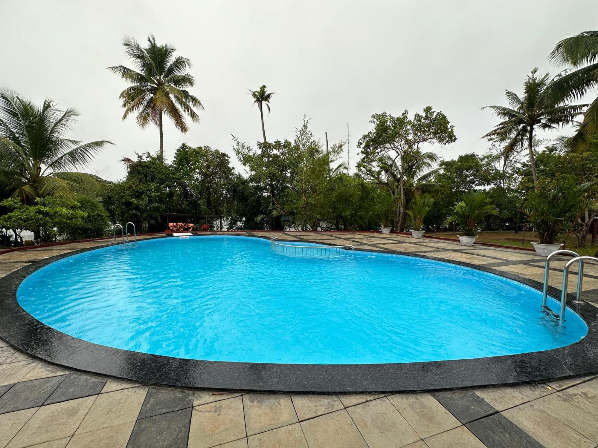 Lake N River Resort Munroe Island Mundrothuruth Extérieur photo