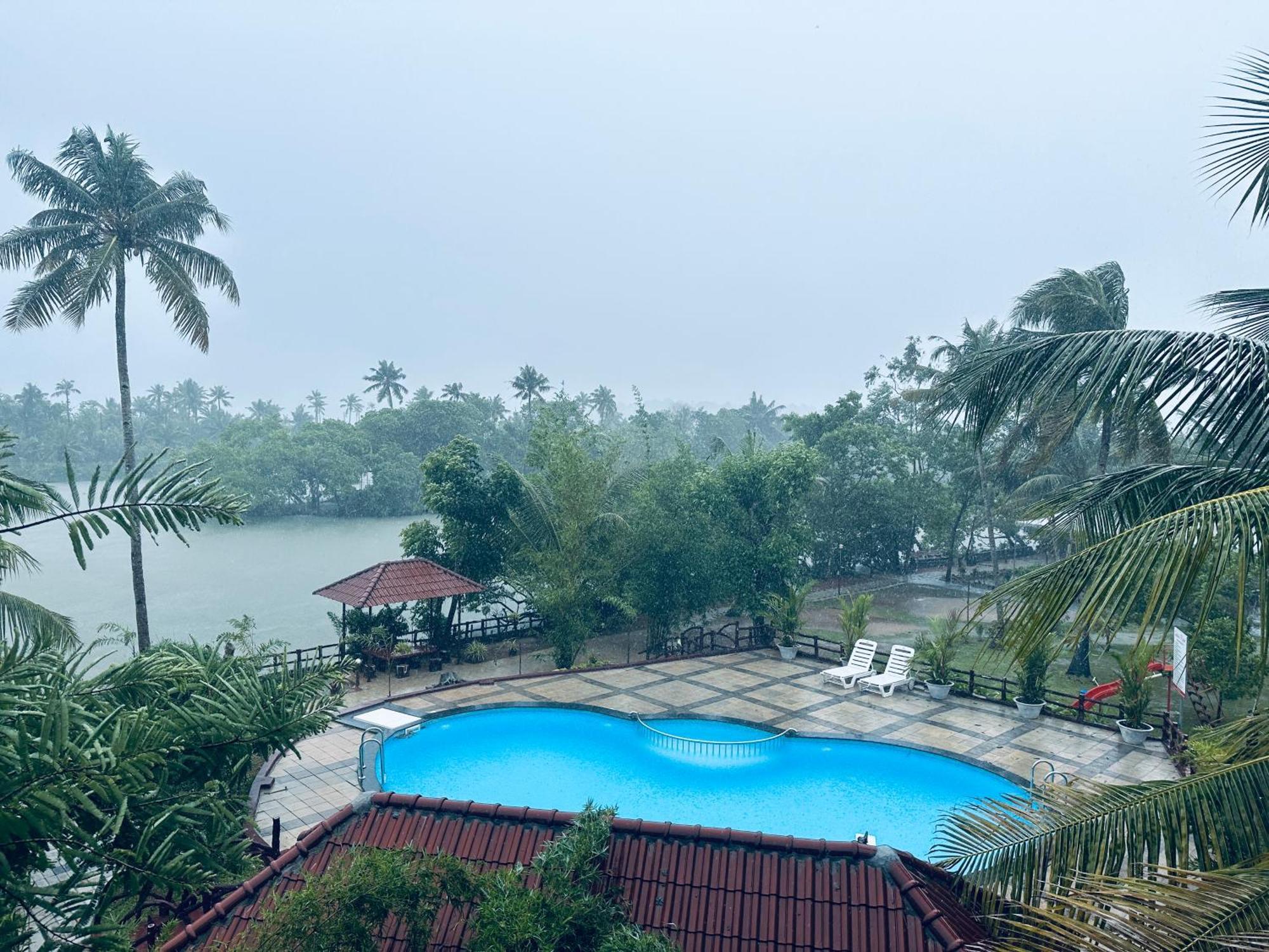 Lake N River Resort Munroe Island Mundrothuruth Extérieur photo